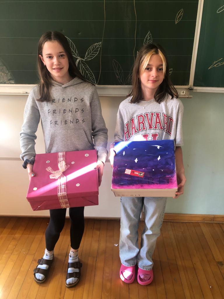 Weihnachten im Schuhkarton – Christkind sein für bedürftige Kinder 